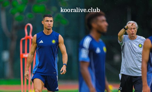 مدرب النصر جورجي جيسوس يضع اللمسات الأخيرة قبل مواجهة الاتحاد في نصف نهائي كأس السوبر، مع تحديد مركز الوسط الأساسي.
